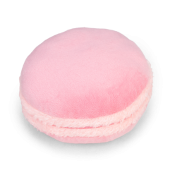 Pluszowa zabawka dla psa Beeztees Macaron Mimi o średnicy 12cm w kształcie francuskiego makaronika z piszczałką.