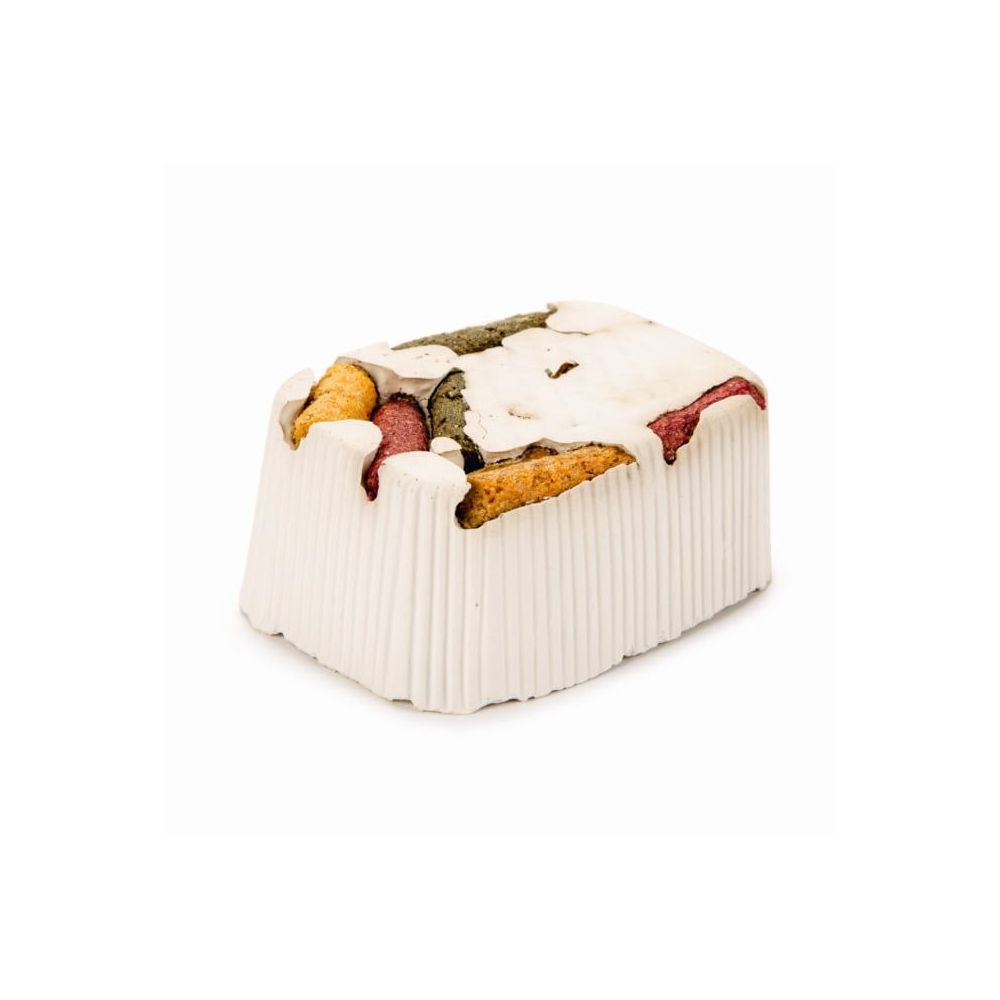 Kostka wapienna dla gryzoni z dodatkiem warzyw Beeztees o wadze 160g i wymiarach 10x7,5x4 cm.